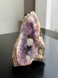 Capilla de Amatista Natural con inclusiones minerales